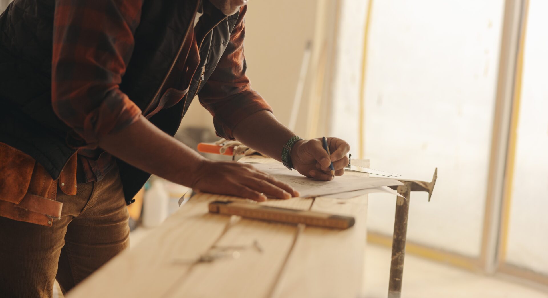 Construction,Expert,Attentively,Marks,Blueprints,On,A,Kitchen,Counter,,Planning Construction Materials